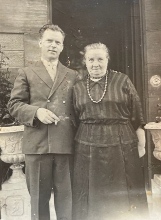 Hugh McLuskie Brockett and mother Jessie 1926